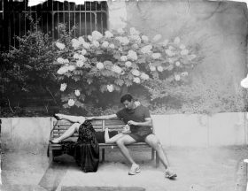 Lovely Couple on a bench a Avignon with hydrangeas